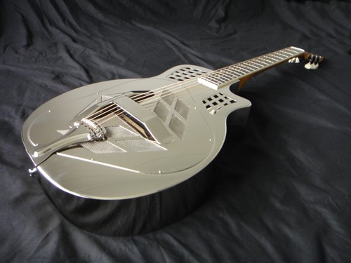 Tricone tri cone - tri-cone, resonator