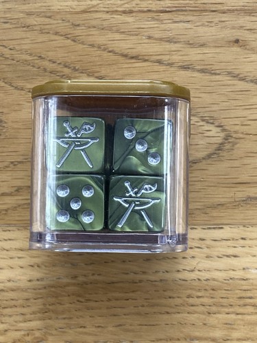 Three hunters dice set - oop, nib