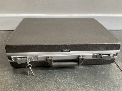 Vintage delsey hard shell - ,