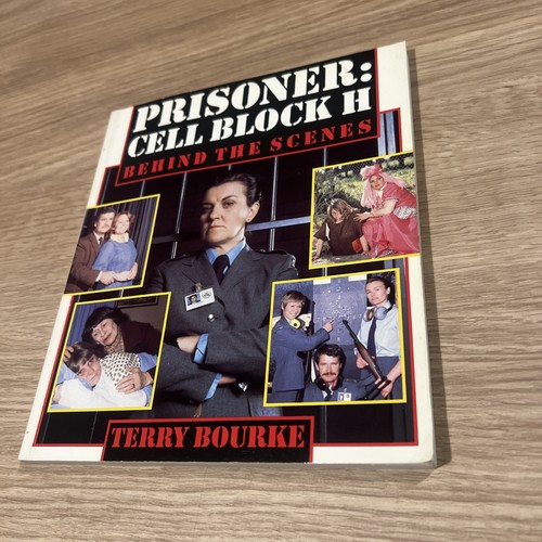 Prisoner cell block - cell, behind