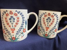 V &A Museum Fine China Mugs X2 Turkish Iznik Tile Hyancith Design  8cm X 9cm