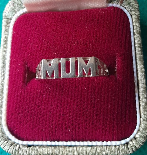 9ct gold mum ring - 9ct,