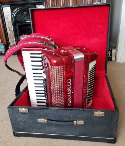 Crucianelli piano accordion - piano,