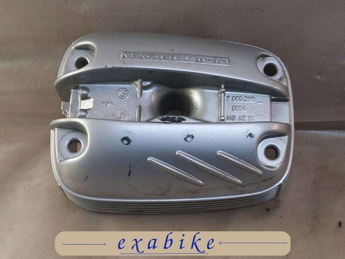Right cylinder head cover - right,