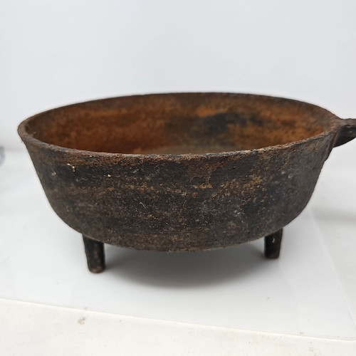 Antique cast iron spider pot - cast,