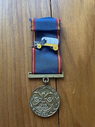 Girl guide metal badge - metal, for