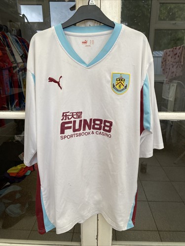 Burnley 2010 away football - burnley,
