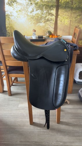 Black dressage saddle - black,