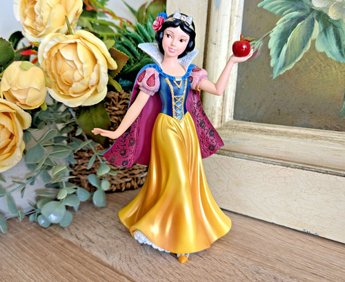 Disney showcase haute - haute, couture