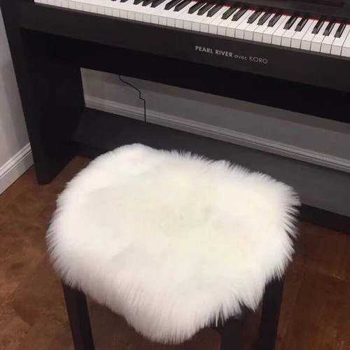 White round faux fur cushion - round,