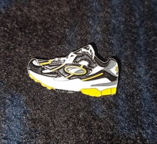 Puma Disc Shoe Sneaker Pin Badge 3x0.5cm 4.1gr. Very Good Jogger Sports Brand