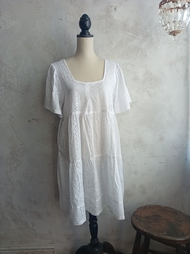 Vintage white broderie - white,