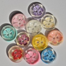 Flower button set in clear