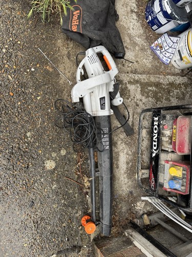 Leaf blower - leaf,
