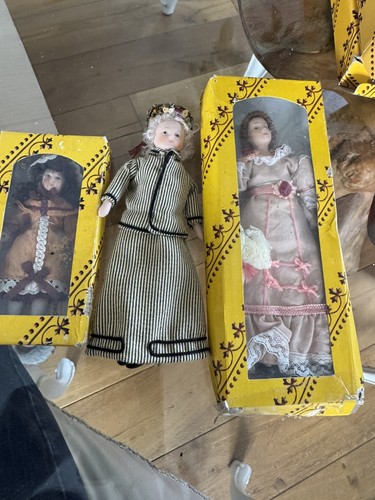 Dolls house miniature - dolls,