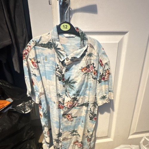 Blue white hawaiian - &,