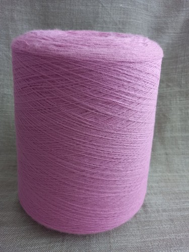 Machine knitting yarn
