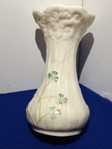 Belleek daisy bud - bud, with