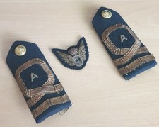 WW2 RNVR/Fleet Air Arm Lt (Air) Epaulettes with Bullion Observer Forearm Badge