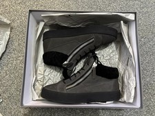Giuseppe Zanotti • Kriss
