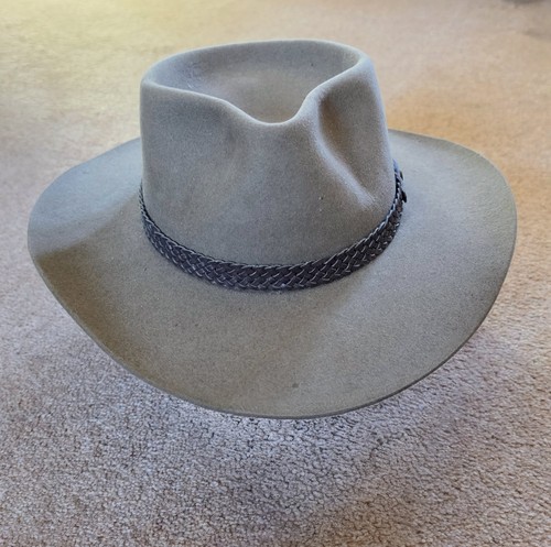 Akubra snowy river - river, pure