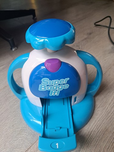 Bandai super badge - badge, it