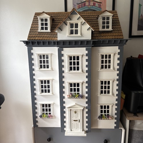 Dolls house fully - fully, furnished