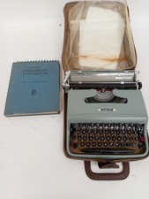 Olivetti Lettera 22 Typewriter With Storage Case & Book Vintage Writing