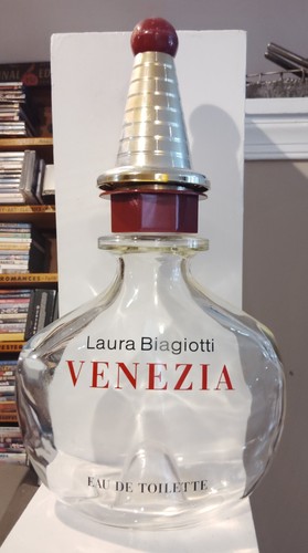 Venezia store display - store, glass