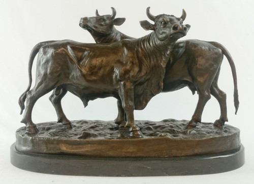 Bronze paddock cow - cow, bull