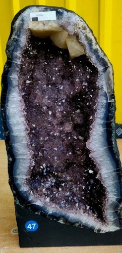 Stunning amethyst geode cave - stunning,