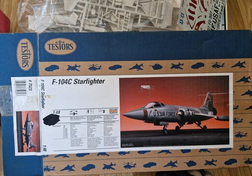 Testors f 104c - 1:48,