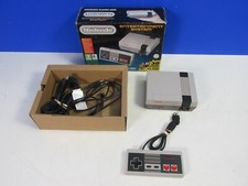 original NINTENDO NES MINI CLASSIC CONSOLE VIDEO GAME SYSTEM boxed CONTROLLER