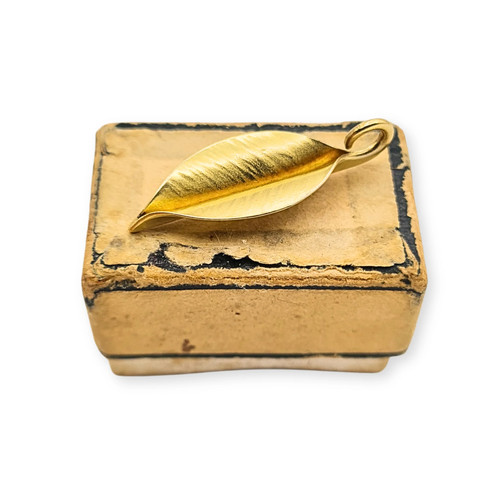 Solid 18ct gold - gold, leaf