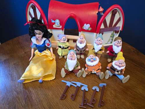 Disney snow white dwarfs - snow,