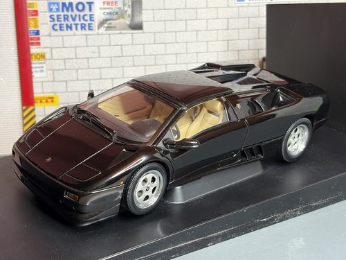 Boxed autoart - 1:18, *boxed*