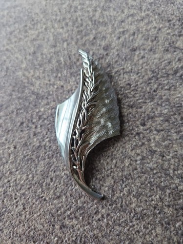 Vintage silvertone leaf - vintage, pin