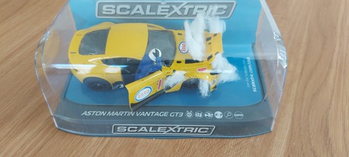 Scalextric aston martin gt3 - scalextric,