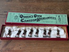 Britains Queen's Own Cameron Highlanders No.114. Antique In Box. 8 Soldiers. 
