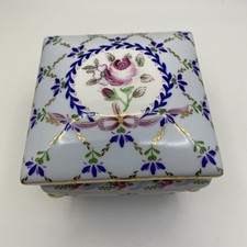Past Times Pompadour porcelain