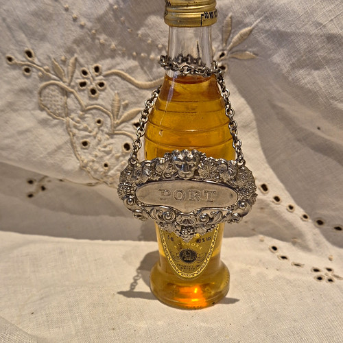 Port decanter label an - port,