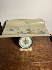 Vintage Baby Scale Weighs 30
