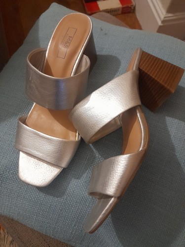 Silver and shoes size 7 - m,
