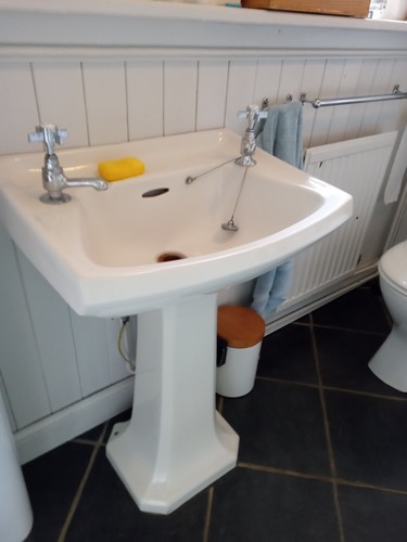 Heritage basin and - , pedestal