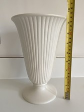 Large Wedgwood Ribbed Trumpet Vase Cream Etruria & Barlaston 9 1/2 Inch