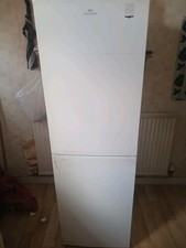NWBM254V3  Combi Low Frost Fridge Freezer – White[Dm for delivery ]