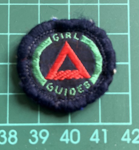 Vintage girl guide badge patch - girl,