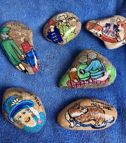 Hand painted stones - , queen