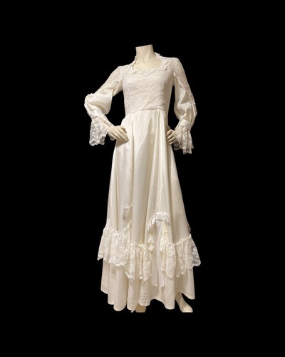 Vtg 1970s victorian style - victorian,