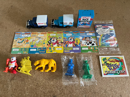 Bundle vintage cereal toys - bundle,
